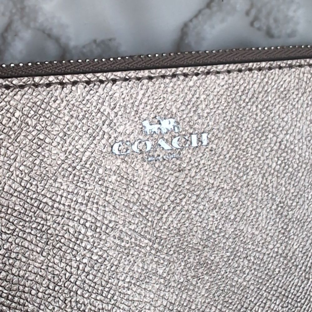COACH Corner Zip Wristlet Metallic crossgrain leather RARE color- Rose Gold - Picture 8 of 17
